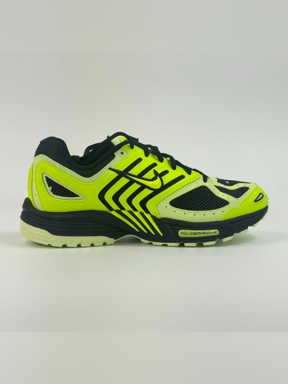Nike Black and Neon Volt Green Athletic Trainers Men’s 10 Sneakers HQ5403-700
